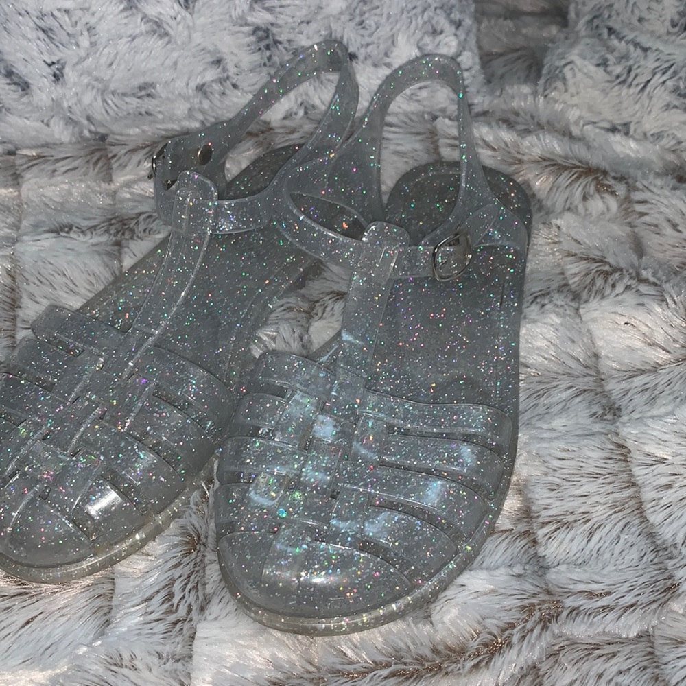 Old Navy kids jelly’s  size 3?